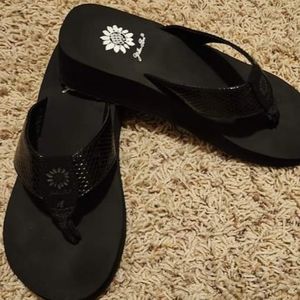 NIB Yellow Box Flip Flops size 7.5 7 1/2